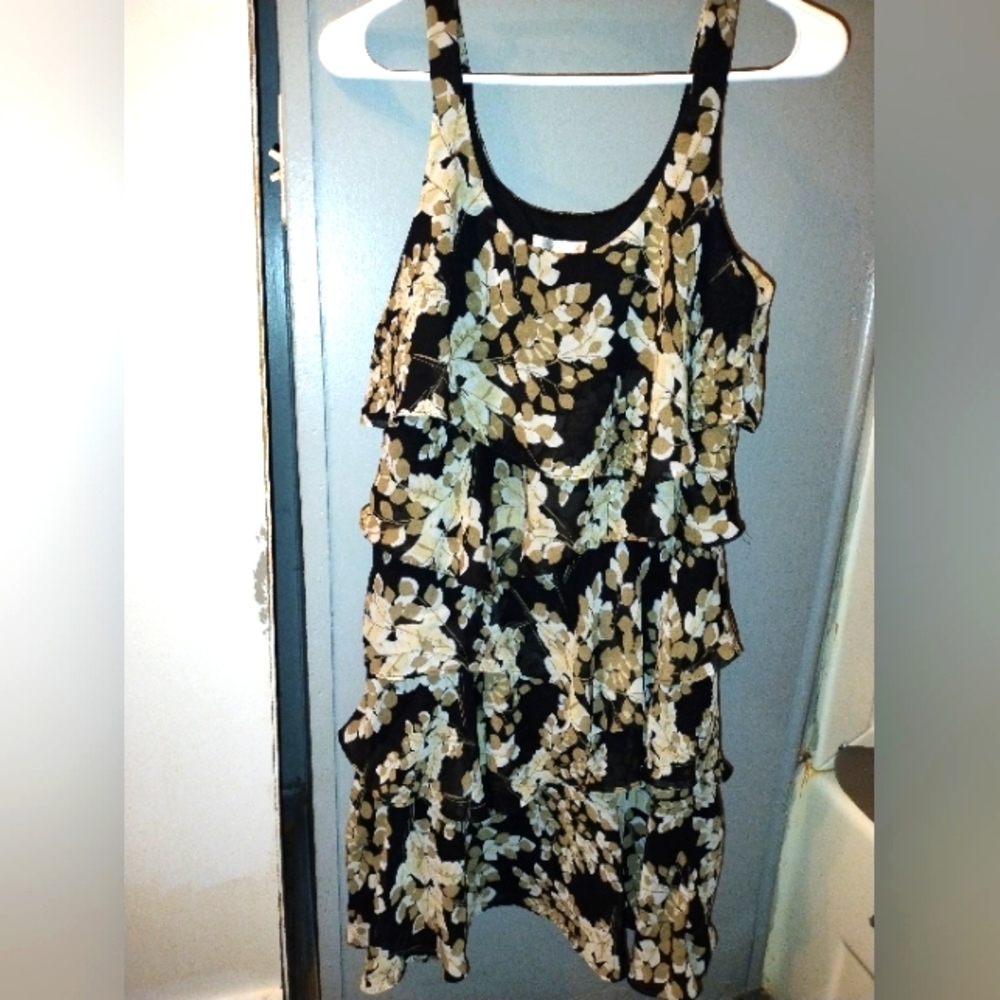 Robbie bee medium , floral mindi dress